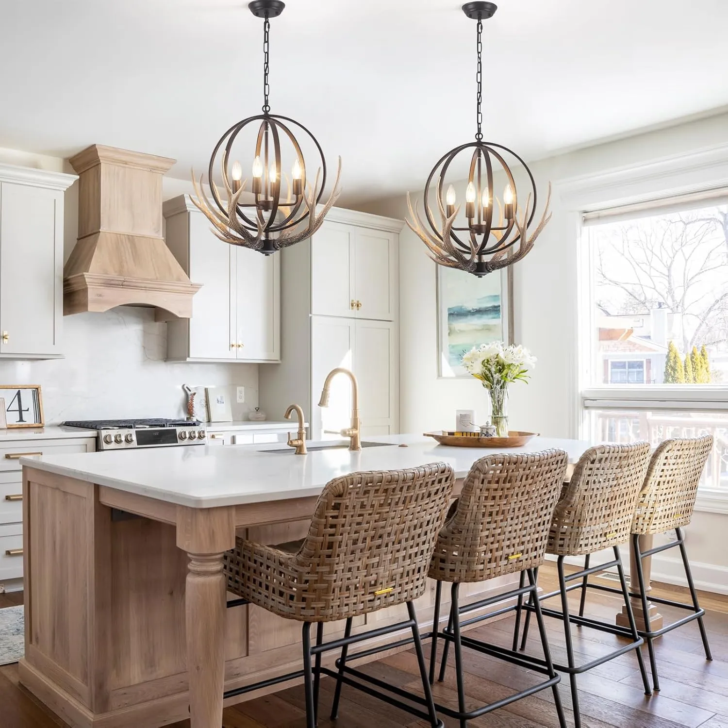Antler Chandelier 4-Light Farmhouse Rustic Chandelier for Dining Room Light Fixture with 4 Resin Deer and Metal Globe Chandeliers Vintage Pendant Lights for Kitchen Island Foyer Entryway Living Room