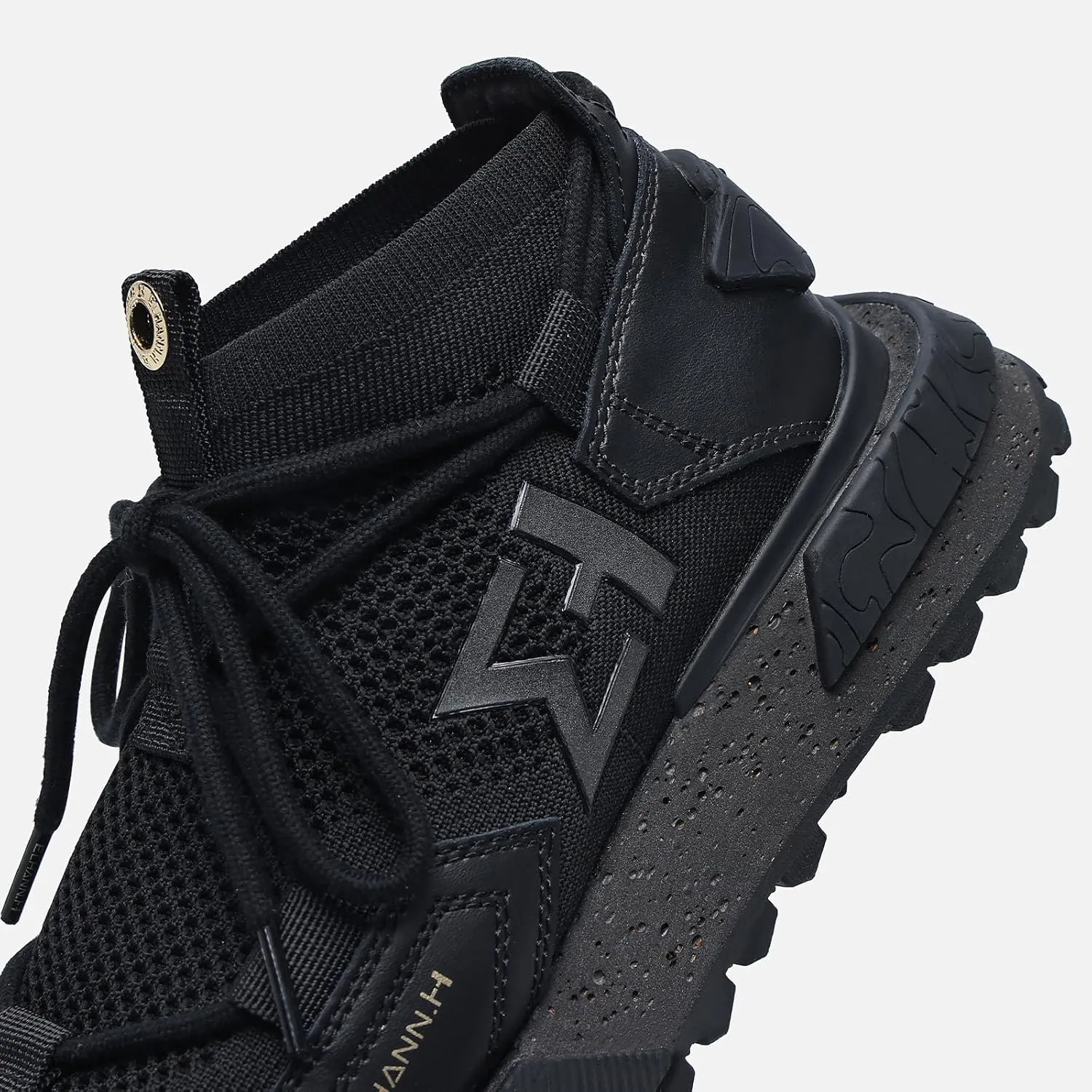 ELHANN.H The NSJ Sneakers Mix of Modernity & Graphic, with a Dynamics Touch.