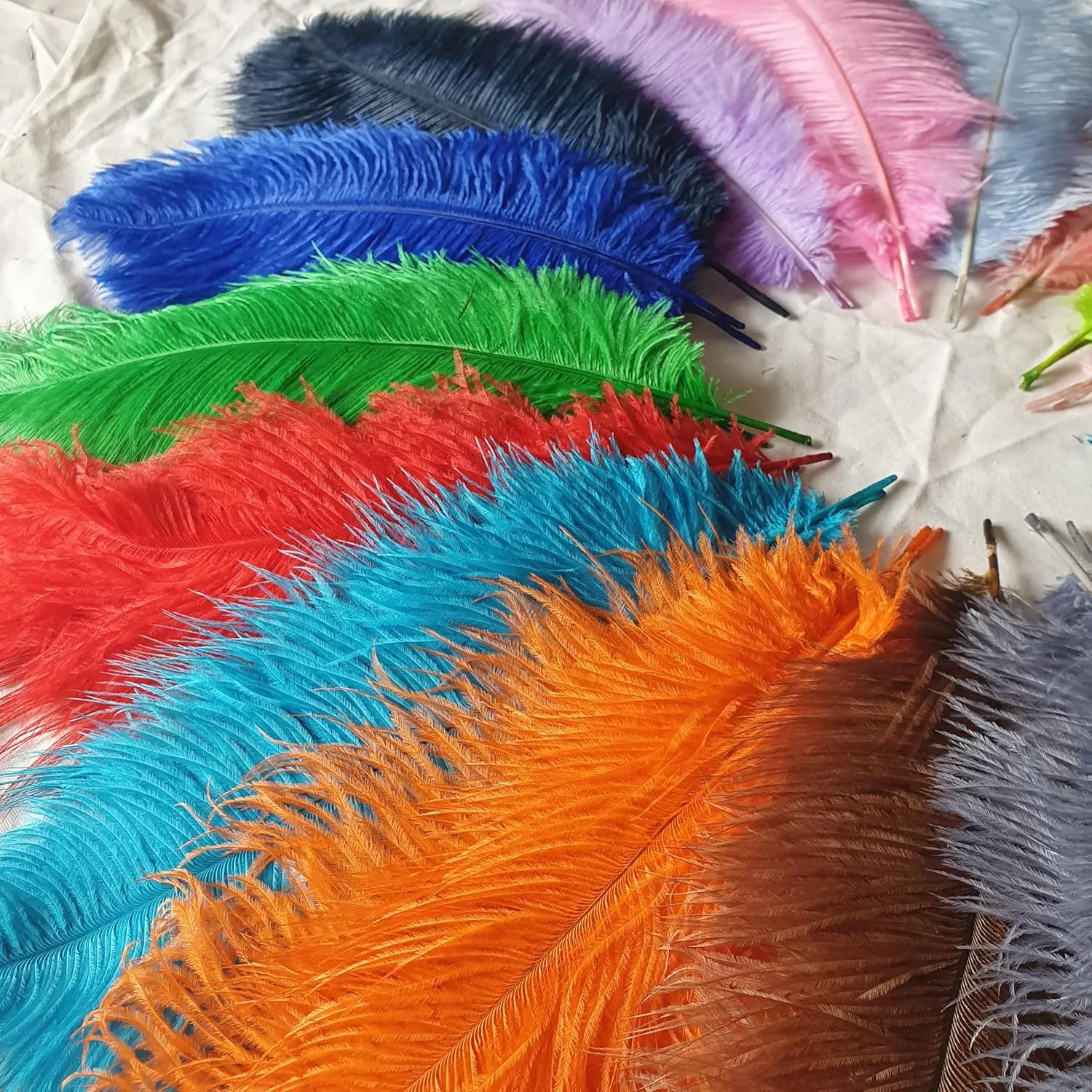 Lamar 20Pcs 14-16'' Red Ostrich Feathers for Decoration, Wedding Centerpieces, Crafts, Festival, Carnival, Party Decor, Floral Arrangement, Bohemian Home Decor (Red)