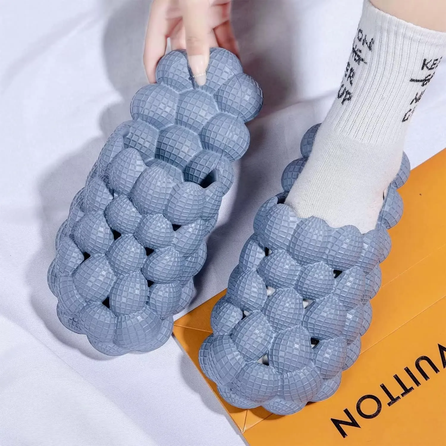 Massage foam sandals Women's men's non-slip cloud slippers Soft and comfortable sandals
