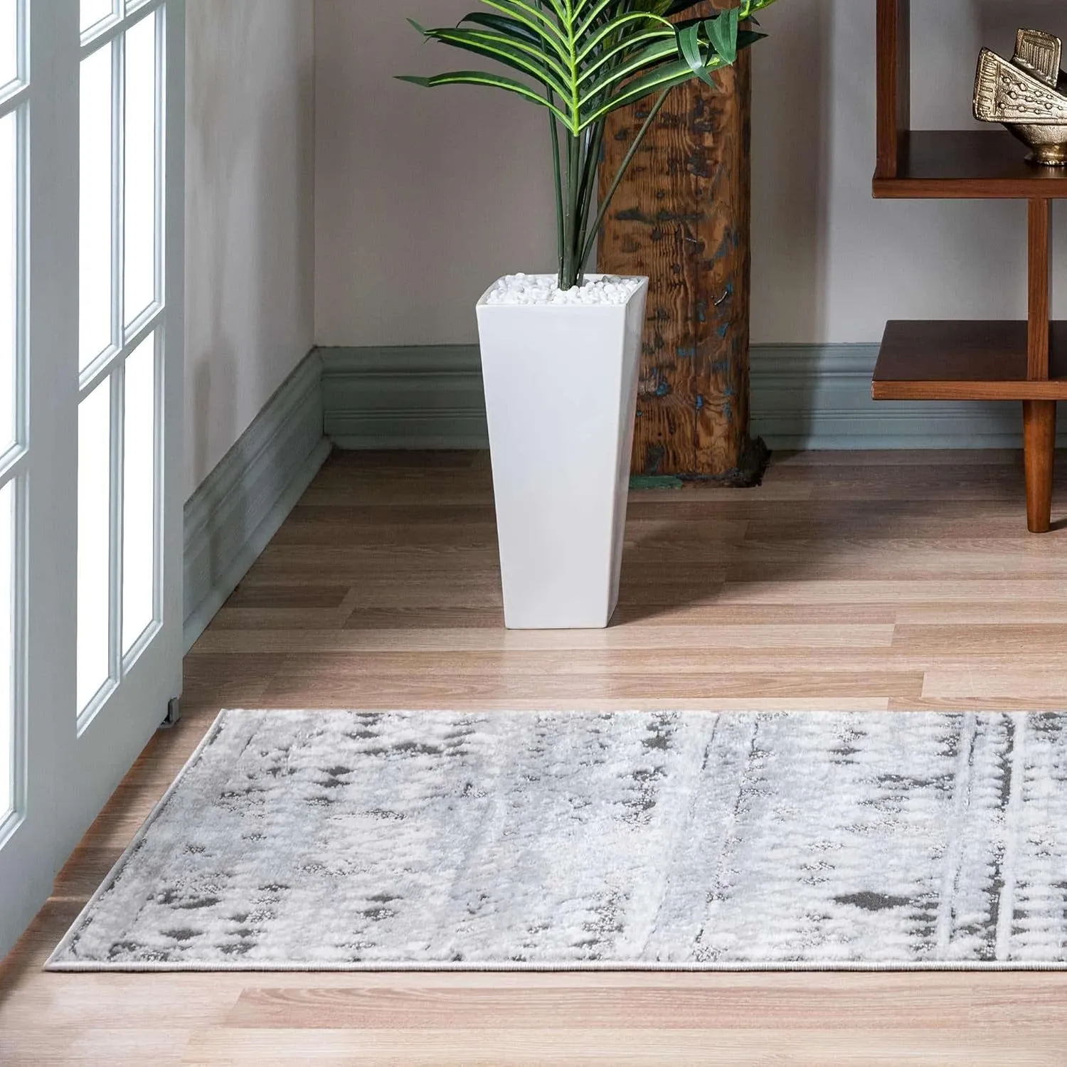 Rugs.com Leipzig Collection Runner Rug – 6 Ft Runner Gray Low-Pile Rug Perfect for Hallways, Entryways